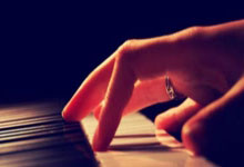 壹号体育：好消息，图片报：此前脚部受伤的拜仁门将乌尔比希已恢复合练.